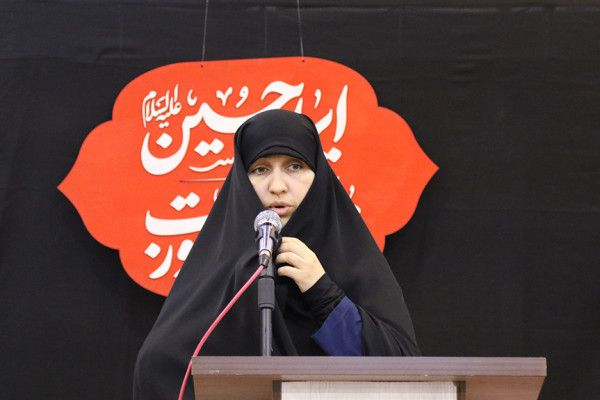 همانطور که قرآن انسانساز است، زن هم انسانساز است