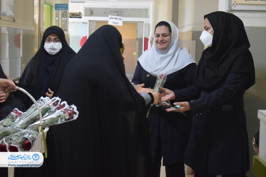 تجلیل هیئت اندیشه‌ورز بانوان قرآنی از پرستاران بیمارستان سلمان فارسی بوشهر