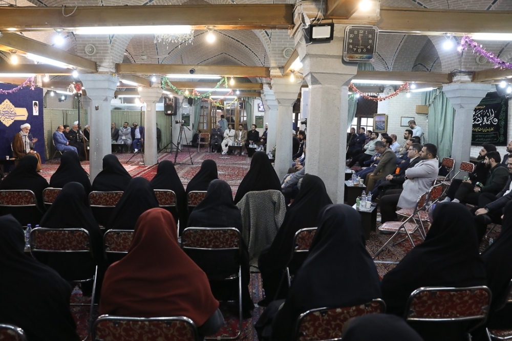 دیدار جمعی از شعرا و مداحان اهل بیت (ع) با امام جمعه قزوین
