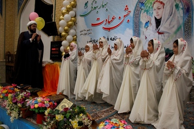 جشن تکلیف ۱۴۰۰ دختر دانش‌آموز در قزوین